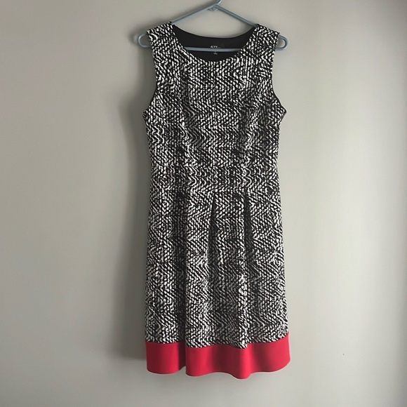ALYX Fit & Flare Knee Length Sleeveless Pull On Black White & Red Dress size 10 - Picture 1 of 8